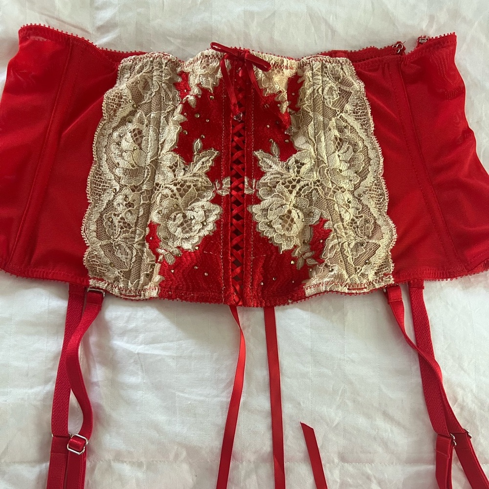 Lace Garter belt Sz M/L